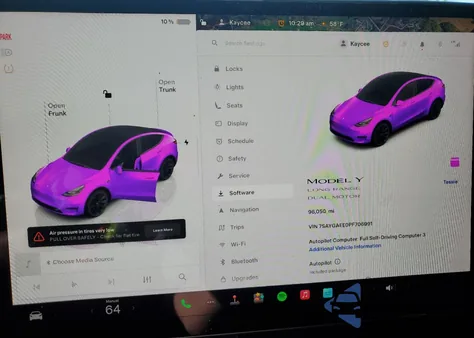 2023 Tesla Model Y z USA, uszkodzony, nr VIN 7SAYGAEE0PF706991